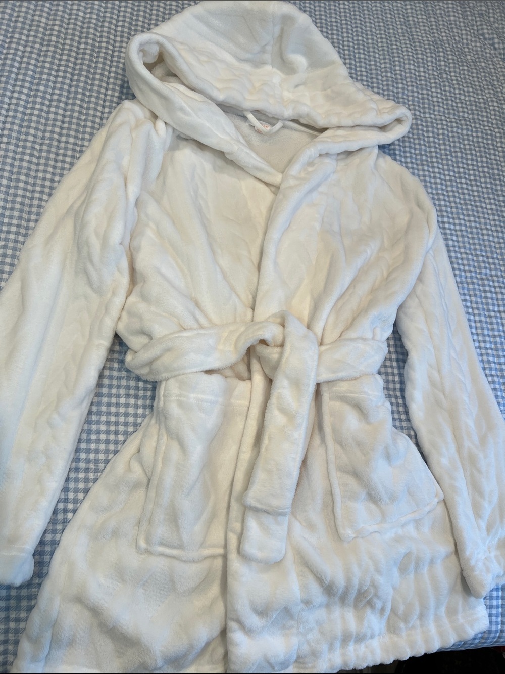 NWOT Colsie Plush Hooded Robe in Winter White